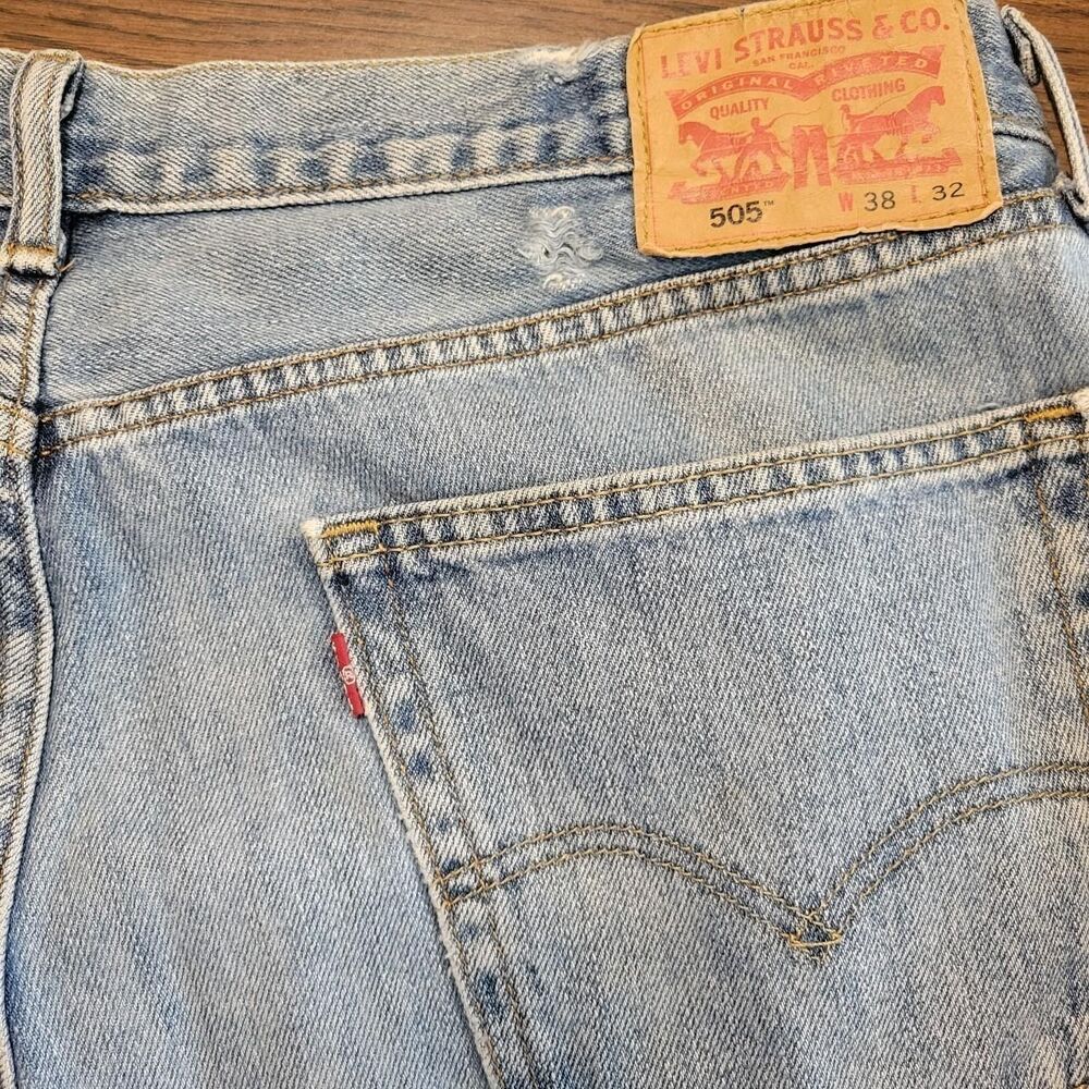 Levi's 505 Men's 38x32 Light Wash Blue Jeans Denim